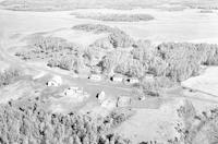Aerial photograph of a farm in Saskatchewan (44-18-W3)