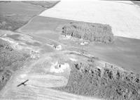 Aerial photograph of a farm in Saskatchewan (28-44-18-W3)