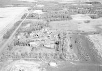 Aerial photograph of a farm in Saskatchewan (44-18-W3)