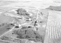 Aerial photograph of a farm in Saskatchewan (45-15-W3)