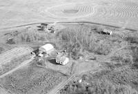 Aerial photograph of a farm in Saskatchewan (45-15-W3)