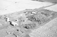 Aerial photograph of a farm in Saskatchewan (45-15-W3)