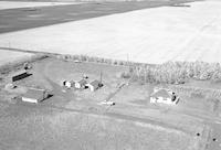 Aerial photograph of a farm in Saskatchewan (45-17-W3)