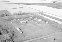 Aerial photograph of a farm in Saskatchewan (28-46-17-W3)