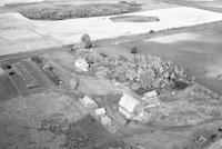 Aerial photograph of a farm in Saskatchewan (8-46-17-W3)