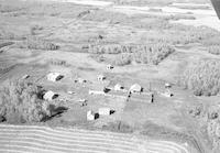 Aerial photograph of a farm in Saskatchewan (33-46-21-W3)