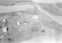 Aerial photograph of a farm in Saskatchewan (27-46-21-W3)