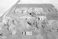 Aerial photograph of a farm in Saskatchewan (47-13-W3)