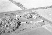 Aerial photograph of a farm in Saskatchewan (47-13-W3)