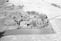 Aerial photograph of a farm in Saskatchewan (47-17-W3)