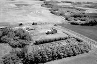 Aerial photograph of a farm in Saskatchewan (40-12-W3)