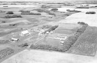 Aerial photograph of a farm in Saskatchewan (40-12-W3)