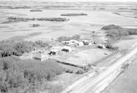 Aerial photograph of a farm in Saskatchewan (40-13-W3)