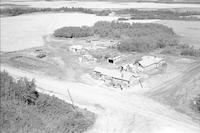 Aerial photograph of a farm in Saskatchewan (40-13-W3)