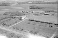 Aerial photograph of a farm in Saskatchewan (40-13-W3)