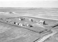 Aerial photograph of a farm in Saskatchewan (40-20-W3)