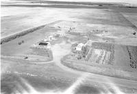 Aerial photograph of a farm in Saskatchewan (25-40-20-W3)