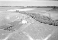 Aerial photograph of a farm in Saskatchewan (40-20-W3)