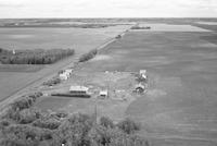 Aerial photograph of a farm in Saskatchewan (35-44-6-W3)