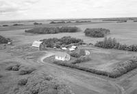 Aerial photograph of a farm in Saskatchewan (34-44-6-W3)