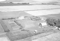 Aerial photograph of a farm in Saskatchewan (21-44-7-W3)