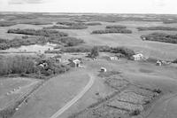 Aerial photograph of a farm in Saskatchewan (44-10-W3)