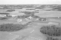 Aerial photograph of a farm in Saskatchewan (44-10-W3)