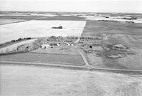 Aerial photograph of a farm in Saskatchewan (44-11-W3)