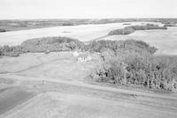 Aerial photograph of a farm in Saskatchewan (44-11-W3)