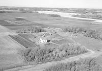 Aerial photograph of a farm in Saskatchewan (44-11-W3)