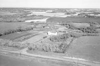 Aerial photograph of a farm in Saskatchewan (44-11-W3)