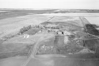 Aerial photograph of a farm in Saskatchewan (44-11-W3)