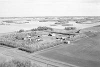 Aerial photograph of a farm in Saskatchewan (44-11-W3)