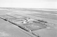 Aerial photograph of a farm in Saskatchewan (44-12-W3)