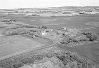 Aerial photograph of a farm in Saskatchewan (44-12-W3)