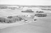 Aerial photograph of a farm in Saskatchewan (44-12-W3)