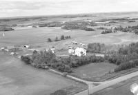 Aerial photograph of a farm in Saskatchewan (44-16-W3)