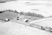 Aerial photograph of a farm in Saskatchewan (45-16-W3)