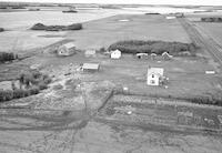 Aerial photograph of a farm in Saskatchewan (46-6-W3)