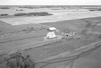 Aerial photograph of a farm in Saskatchewan (46-6-W3)