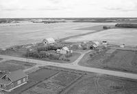 Aerial photograph of a farm in Saskatchewan (46-6-W3)