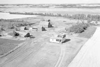 Aerial photograph of a farm in Saskatchewan (45-16-W3)