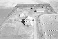 Aerial photograph of a farm in Saskatchewan (45-16-W3)