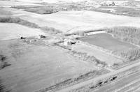 Aerial photograph of a farm in Saskatchewan (47-5-W3)