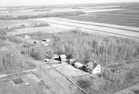 Aerial photograph of a farm in Saskatchewan (47-5-W3)