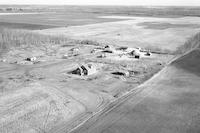 Aerial photograph of a farm in Saskatchewan (47-5-W3)