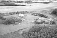 Aerial photograph of a farm in Saskatchewan (47-5-W3)