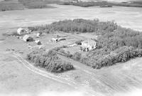 Aerial photograph of a farm in Saskatchewan (32-48-24-W3)