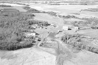Aerial photograph of a farm in Saskatchewan (49-20-W3)