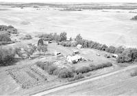 Aerial photograph of a farm in Saskatchewan (32-49-23-W3)